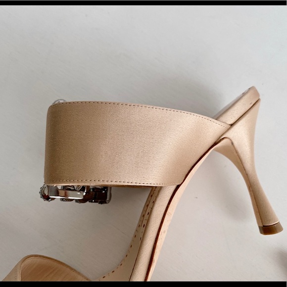 ✨New MANOLO BLAHNIK Verda Satin Crystal Slide Heel Sandals Nude Size 37.5 - Picture 8 of 16